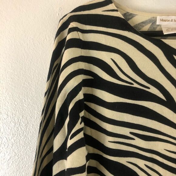 Monroe & Main Zebra print Pullover Sweater size  L - Picture 5 of 7